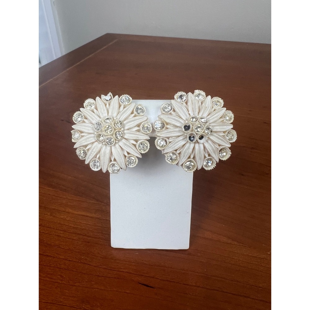 Vintage 1950s White Celluloid Daisy Flower Rhinestone Clip On Earrings Retro